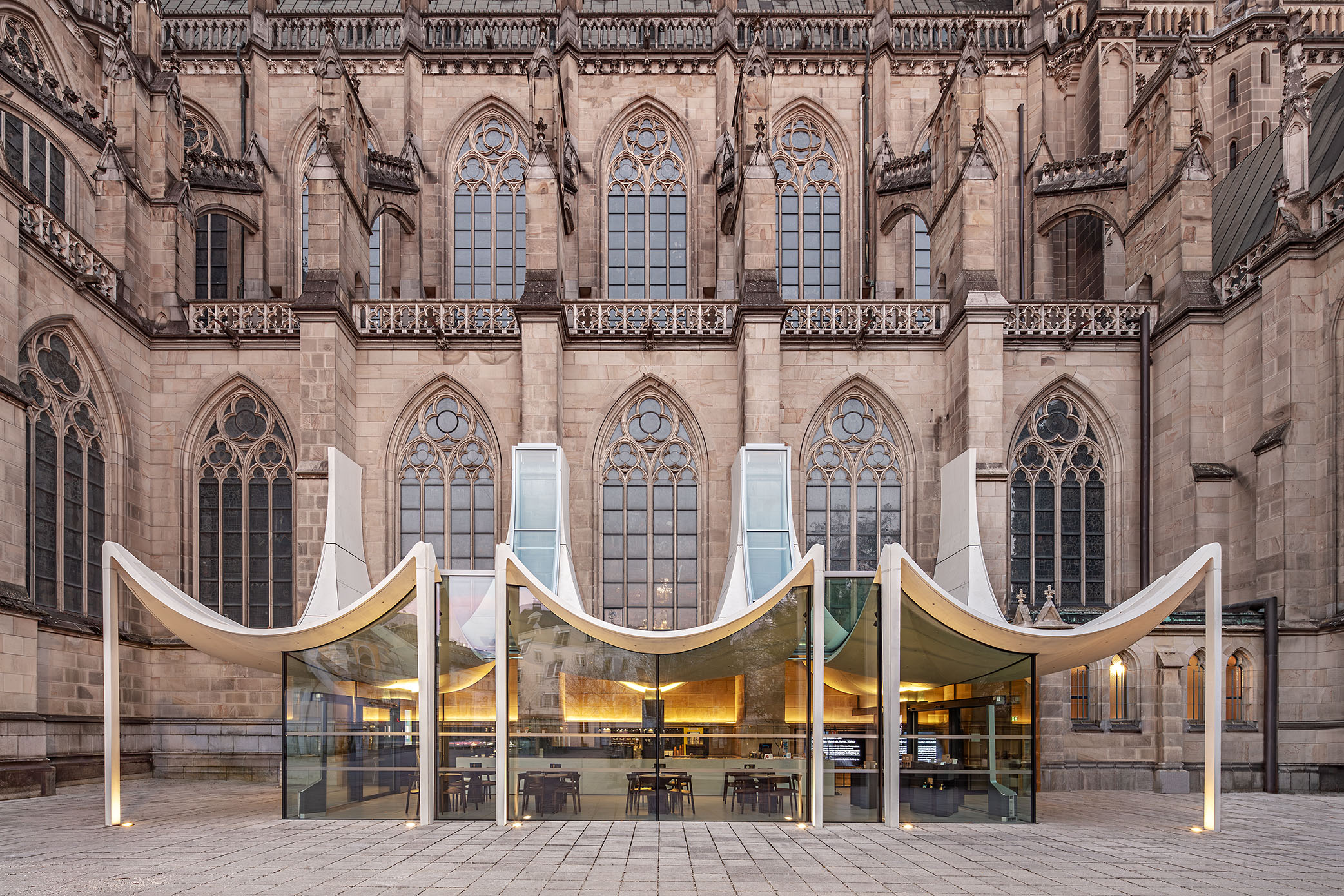 Vorderansicht Domcenter Linz