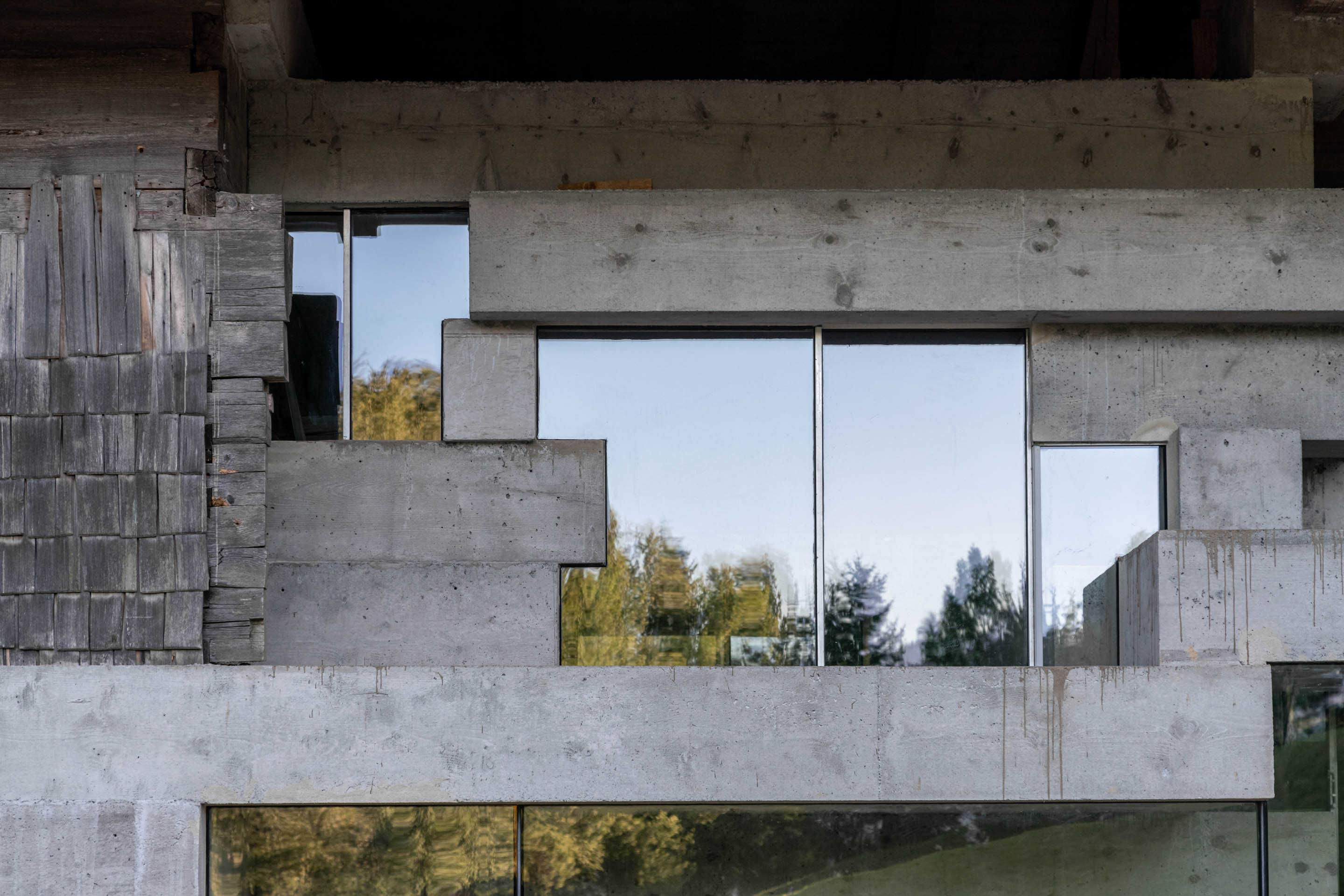 Detailaufnahme der Betonbarren am Denkerhaus Schedlberg