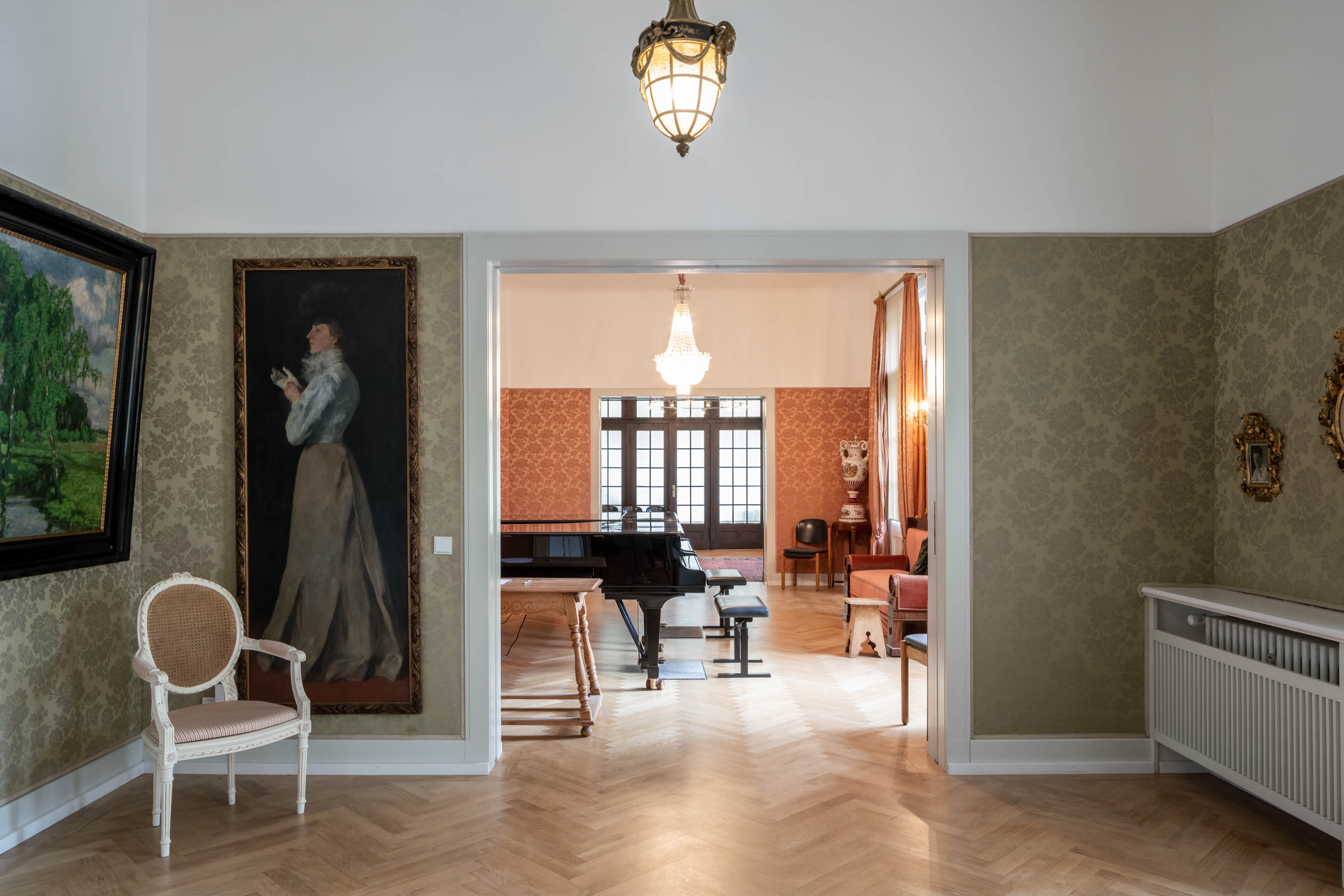 Erdgeschoss im Haus Marteau mit Blick auf die Bibliothek