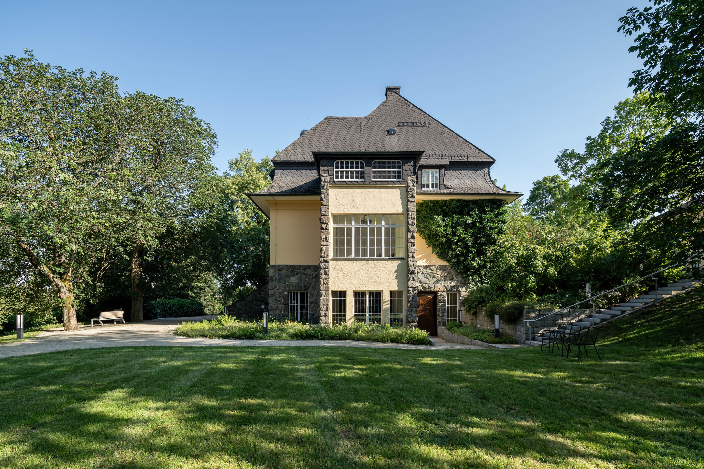 Ville Marteau Außenansicht mit Park und neuem Eingang Gartengeschoss