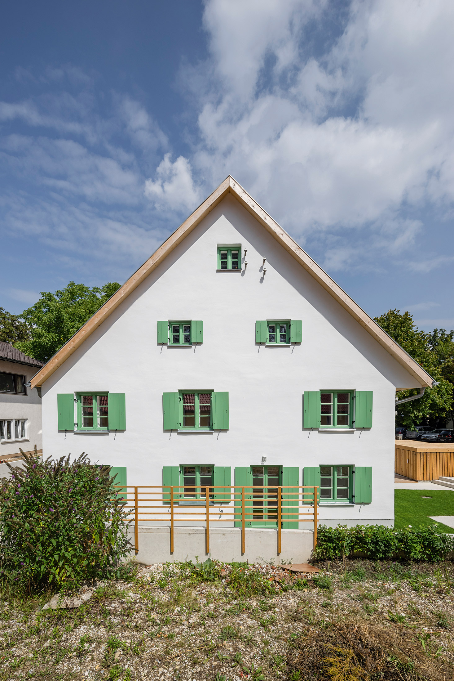 neuer Zustand des Schusterbauernhauses von der Giebelseite